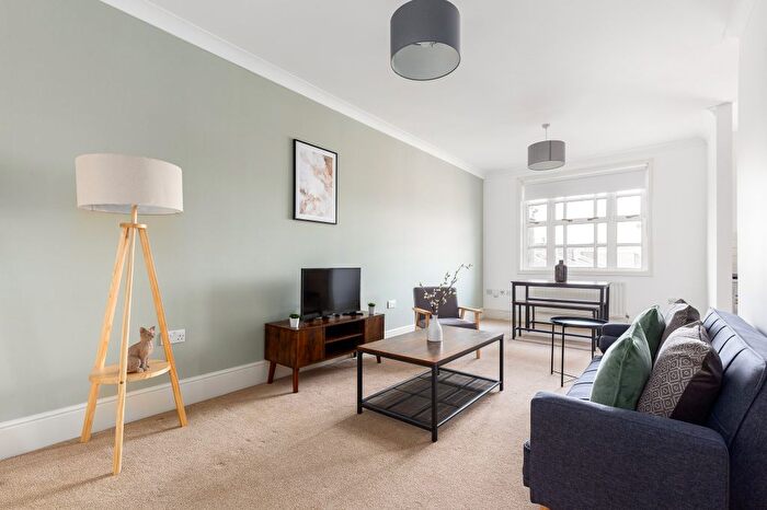 1 Bedroom Flat To Rent In Queensbridge Road, London, E8