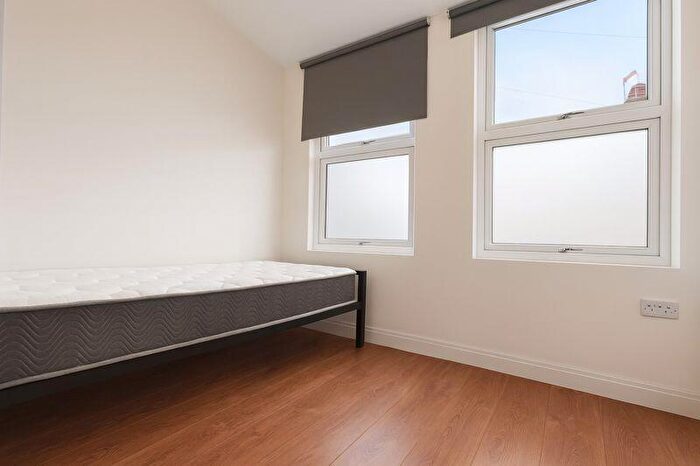 3 Bedroom Flat To Rent In Bedroom Flat - Tottenham, N15