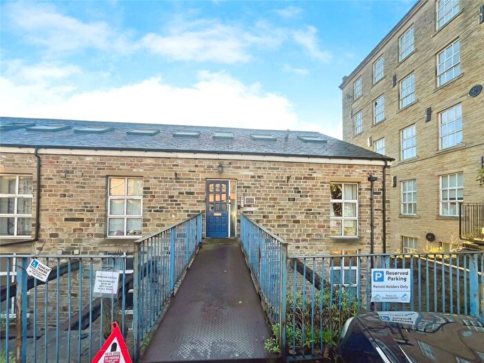 2 Bedroom Apartment For Sale In Weaving Shed, Sowerby Bridge, HX6