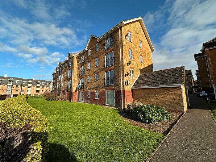 1 Bedroom Flat For Sale In Timber Court, Grays, RM17