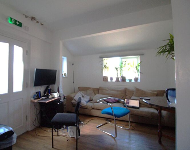 7 Bedroom Semi-Detached House For Sale In Elizabeth Way, Cambridge, CB4