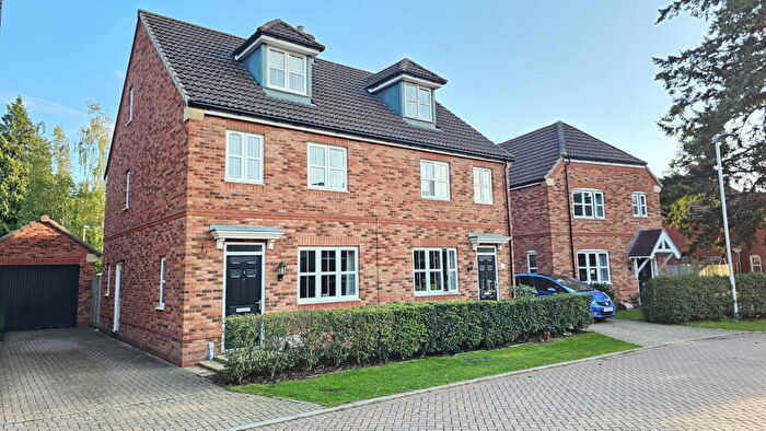 4 Bedroom Semi-Detached House For Sale In Greenacre Place, Newbury, RG14