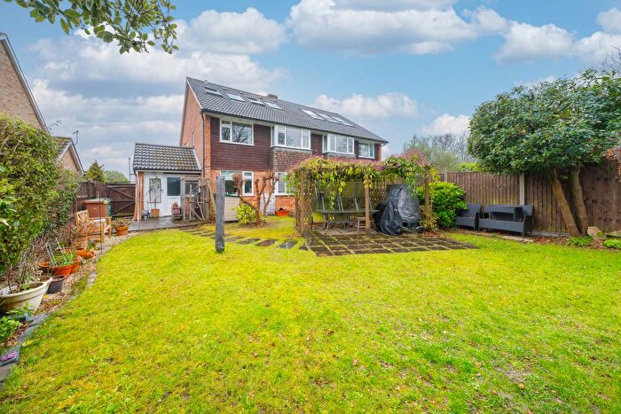 3 Bedroom Maisonette For Sale In Winchstone Close, Shepperton, TW17