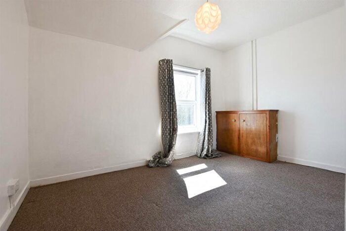 1 Bedroom Flat For Sale In New Road, Ditton, ME20