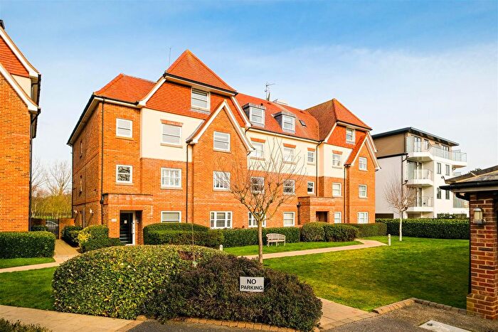 2 Bedroom Flat To Rent In Grosvenor Heights, Forest View, North Chingford, E4