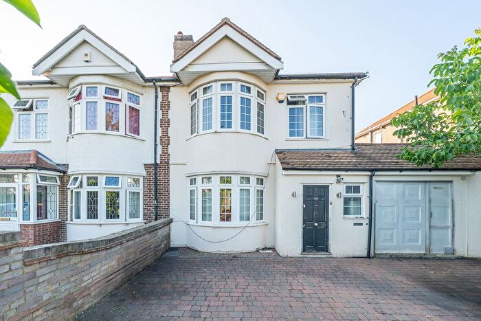 3 Bedroom Semi-Detached House For Sale In Leysdown Road, London, SE9