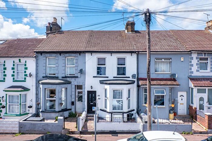 3 Bedroom Terraced House For Sale In Kingswood Road, Gillingham, ME7