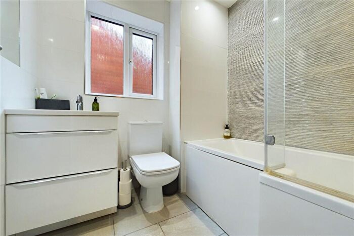 4 Bedroom Detached House For Sale In Bainbridge Road, Calcot, Reading, Berkshire, RG31