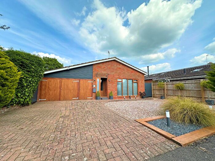 3 Bedroom Bungalow For Sale In Manor Farm Close, Weston Turville, Aylesbury, Buckinghamshire, HP22