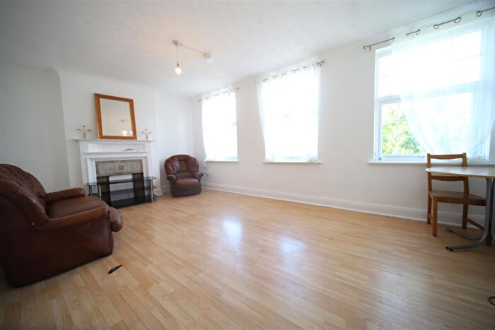 4 Bedroom Flat To Rent In Ridge Avenue, Southgate, N21
