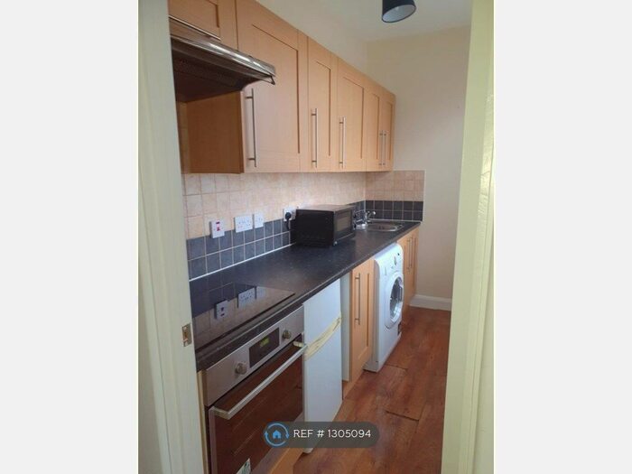 Studio To Rent In Whitchurch Lane, Edgware HA8