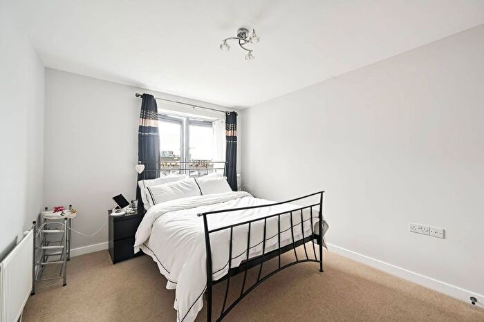 1 Bedroom Flat To Rent In Elswick Street, Sands End, London, SW6