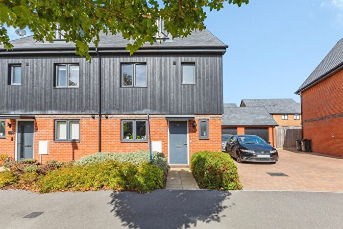 4 Bedroom Semi Detached House For Sale In Princess Marina Drive, Arborfield Green, Reading, RG2