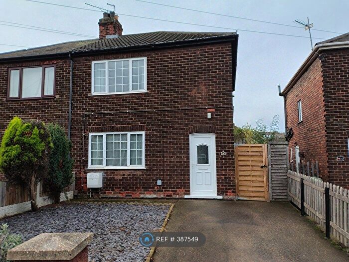 2 Bedroom Semi-detached House To Rent In Pinchbeck Avenue, Scunthorpe, DN16