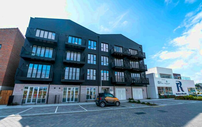 1 Bedroom Apartment To Rent In Common Creek Wharf, Rochester, Kent, ME1