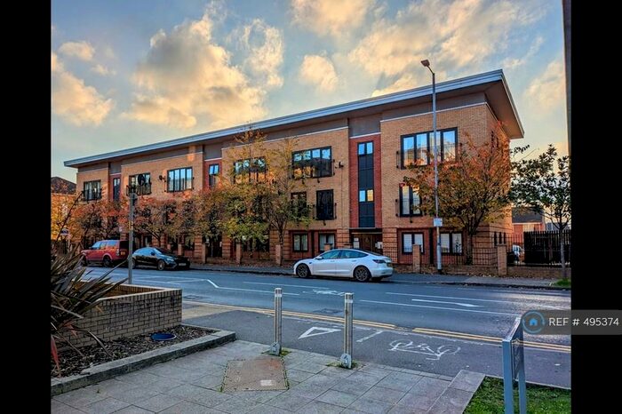 2 Bedroom Flat To Rent In Hulme, Manchester, M15