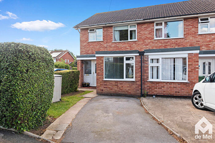 3 Bedroom End Of Terrace House For Sale In Hartbury Close, Cheltenham, GL51