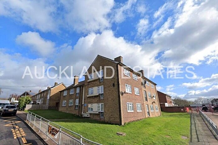 2 Bedroom Apartment To Rent In Chace Avenue, Potters Bar, EN6