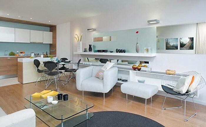 1 Bedroom Apartment To Rent In Regency Court, - High Road, South Woodford London, E18