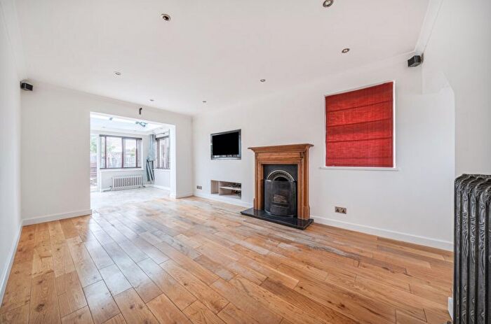 2 Bedroom Detached House For Sale In Crouch Croft, New Eltham, SE9