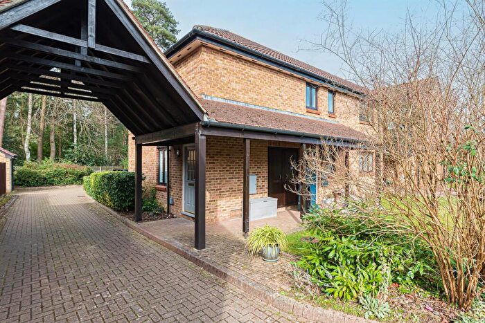 2 Bedroom Maisonette To Rent In Wentworth Close, Crowthorne, RG45