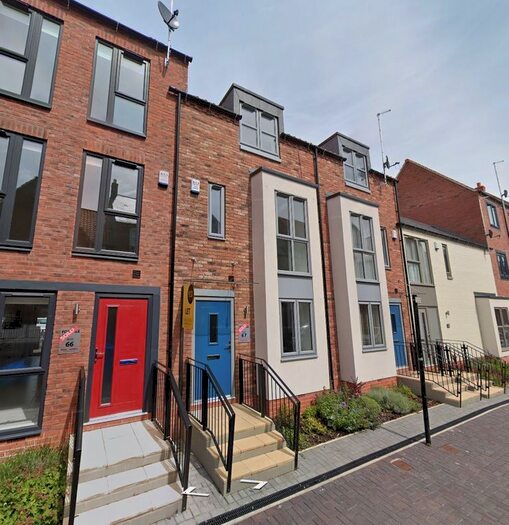 3 Bedroom Town House To Rent In Blanket Row, Hull, HU1