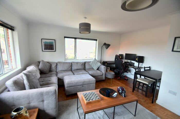 2 Bedroom Flat To Rent In Grove Road, Havant PO9