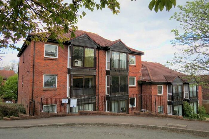 2 Bedroom Apartment To Rent In Tummons Gardens, South Norwood, London, SE25