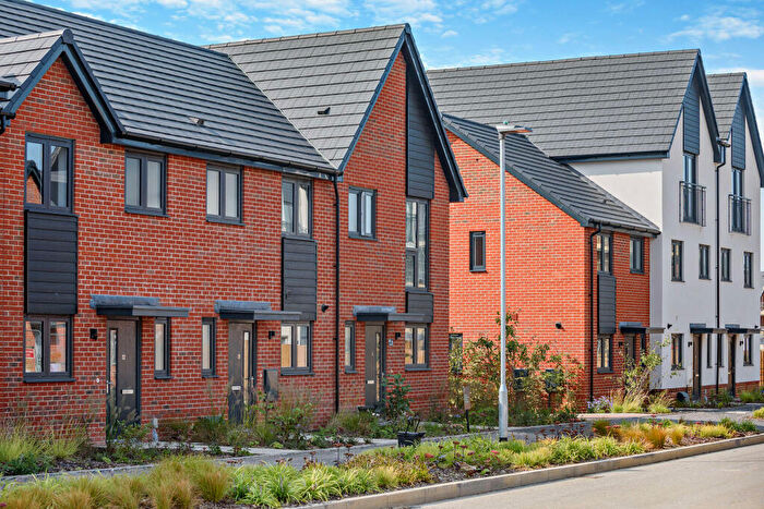 3 Bedroom Semi-Detached House To Rent In Buckler Ride, Crowthorne, RG45