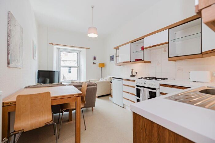 2 Bedroom Flat To Rent In L – Causewayside, Edinburgh, EH9