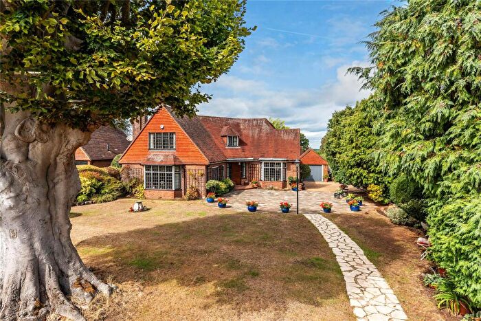 4 Bedroom Detached House For Sale In Green Lane, Guildford, Surrey, GU1