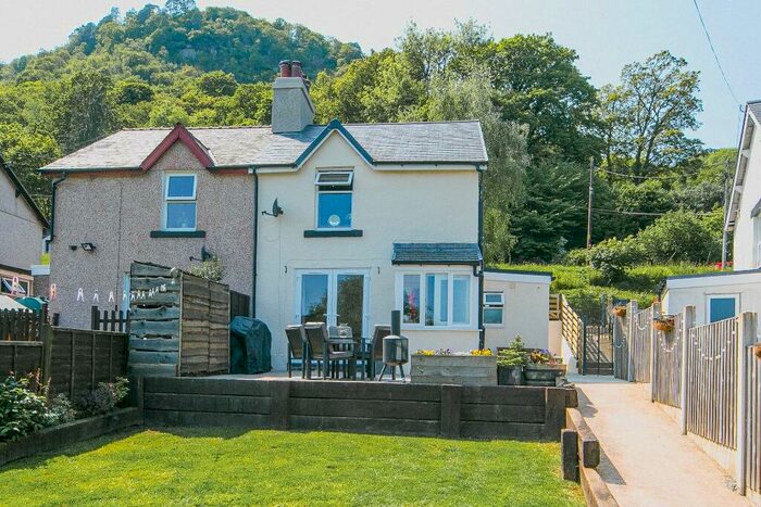 3 Bedroom Semi-Detached House For Sale In Hillside Cottages, Dolgarrog, LL32