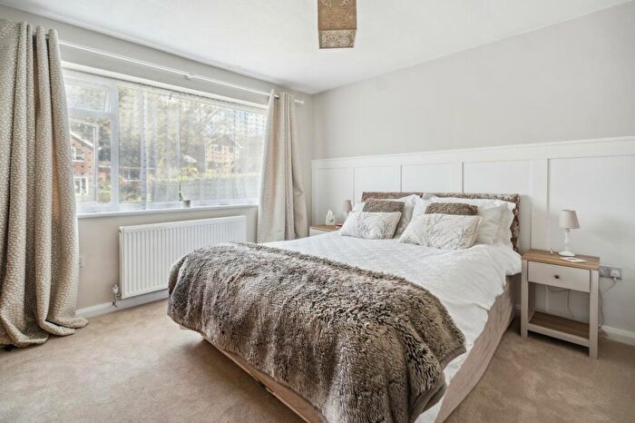 4 Bedroom Detached House For Sale In The Paddock, Chalfont St Peter, Gerrards Cross, SL9