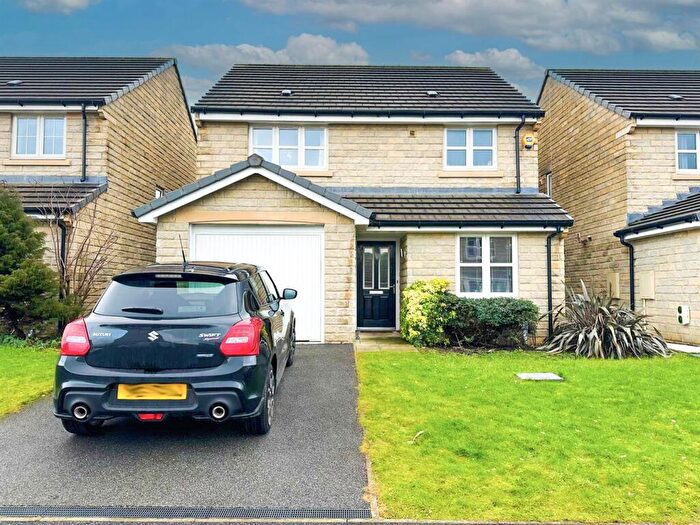 3 Bedroom Detached House For Sale In Grimston Street, Eastburn, BD20