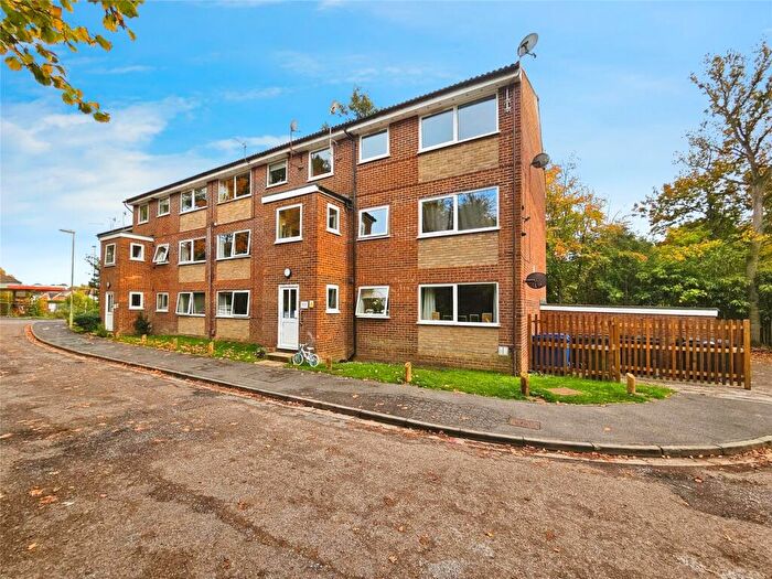 3 Bedroom Apartment For Sale In Windsor Court, Kings Road, Fleet, GU51