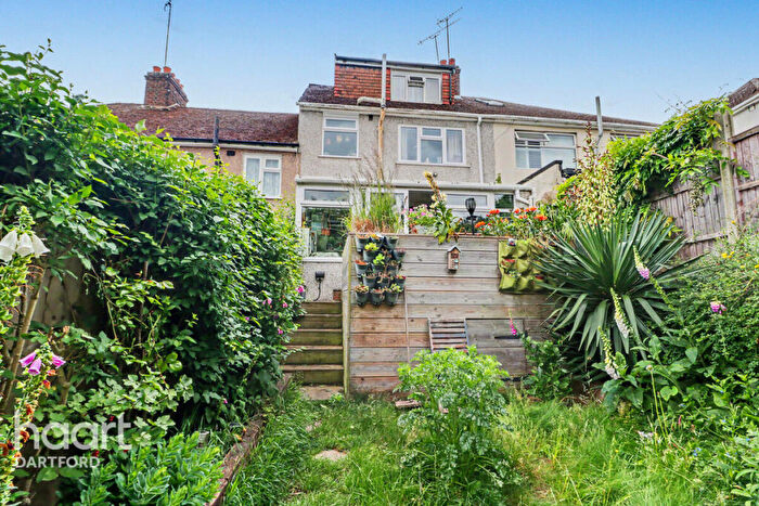 4 Bedroom Terraced House For Sale In Warren Road, Dartford, DA1