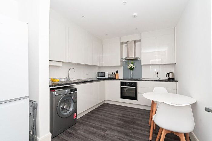 1 Bedroom Flat To Rent In High Street, Watford, WD17