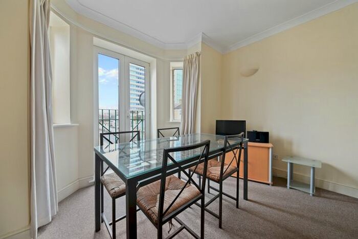 2 Bedroom Flat To Rent In Silver Crescent, London, W4