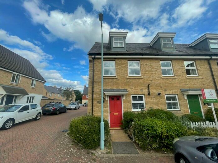 3 Bedroom Town House To Rent In Bull Drive, IP5