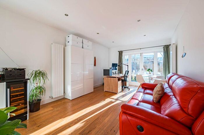 2 Bedroom Flat To Rent In Cheverton Road, London, , Whitehall Park, London, N19
