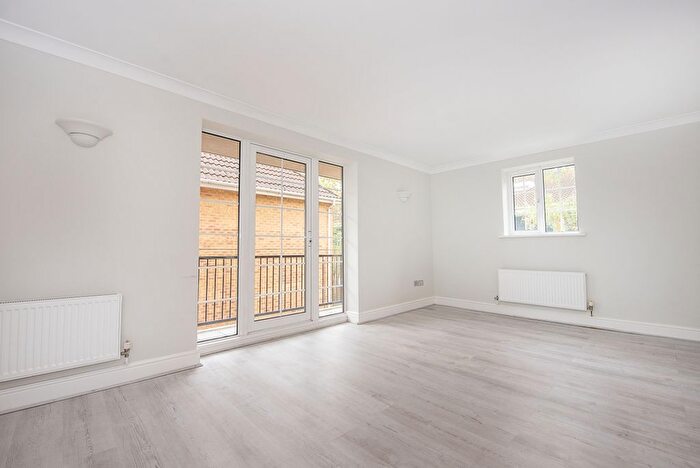 2 Bedroom Flat To Rent In Bewley Street, London, SW19