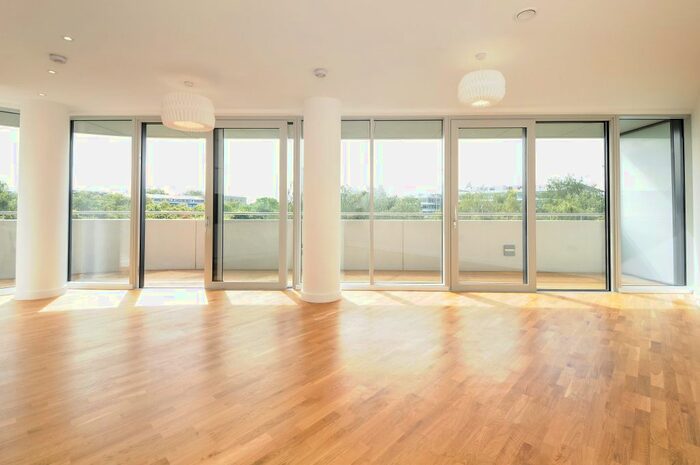 2 Bedroom Flat To Rent In Colonial Drive, Chiswick, London, W4