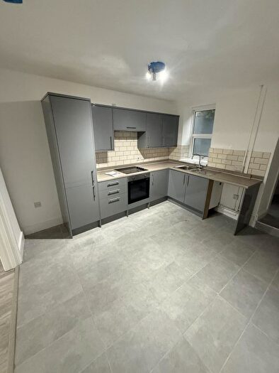 Terraced House To Rent In Briton Ferry, SA11
