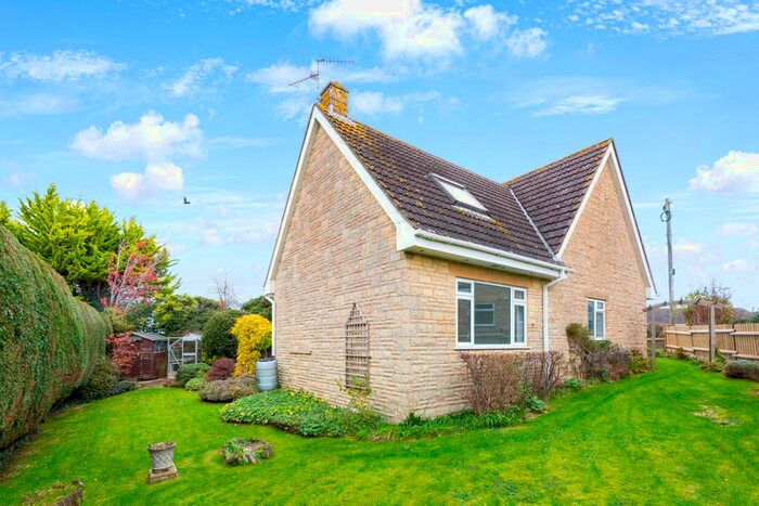 3 Bedroom Detached House For Sale In Kentisworth Road, Marnhull, Sturminster Newton, DT10