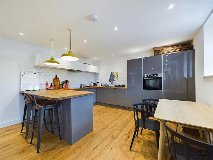 2 Bedroom Flat To Rent In Moose Hall Apartments, Toronto Road, Exeter, EX4