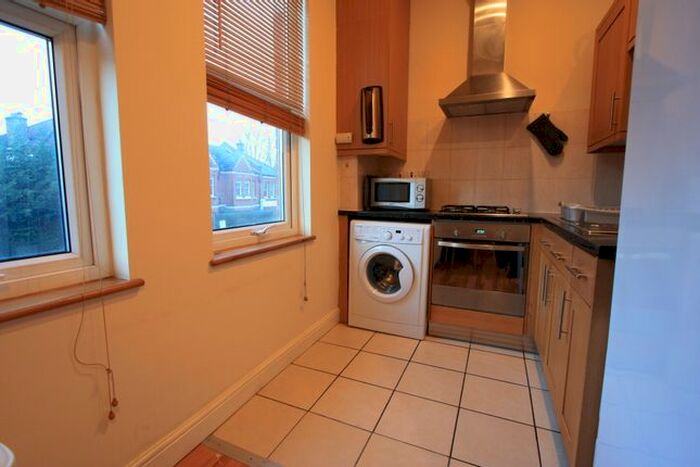 2 Bedroom Flat To Rent In Franciscan Road, Tooting, SW17