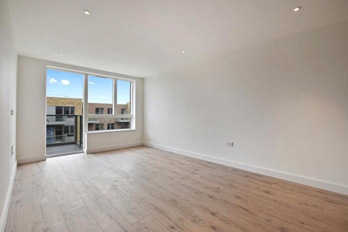 2 Bedroom Flat To Rent In Compass Court London, N8