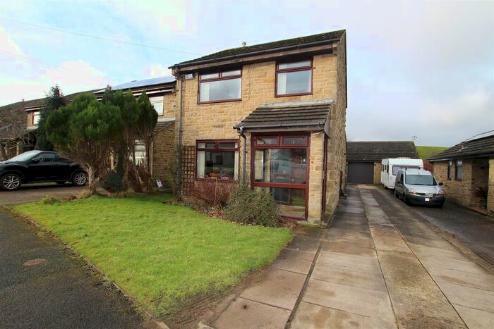 3 Bedroom Detached House To Rent In Sunnybank Close, Scholes, Cleckheaton, BD19