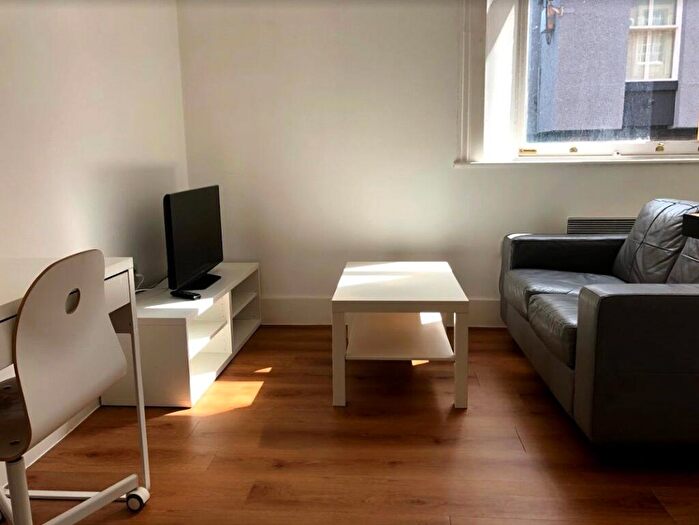 Flat To Rent In Town Hall, Bexley Square, Salford, Manchester, M3