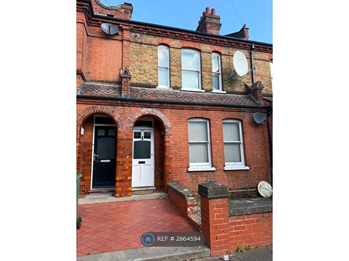 5 Bedroom Semi-Detached House To Rent In Gladstone Avenue, London, N22